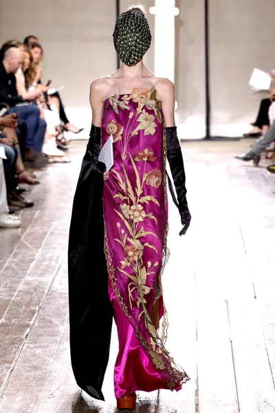 Look 16